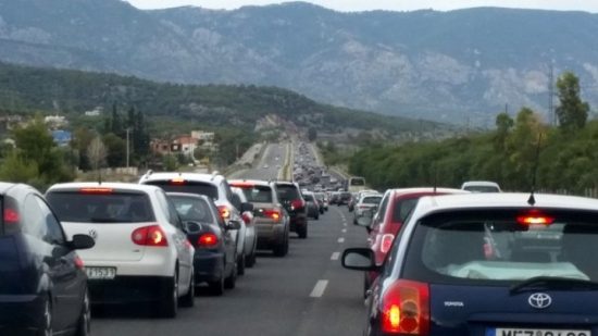 Στα ίδια επίπεδα σε σύγκριση με την περασμένη Παρασκευή η κίνηση οχημάτων στο εθνικό οδικό δίκτυο της Αττικής