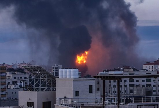 Ανελέητο σφυροκόπημα τη νύχτα στην Γάζα – Ξεπέρασαν τους 200 οι νεκροί στις πολυήμερες εχθροπραξίες