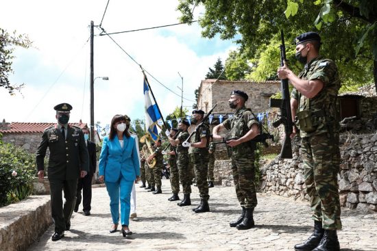 Τους νεκρούς της Σφαγής της Χίου τίμησε η Κατερίνα Σακελλαροπούλου