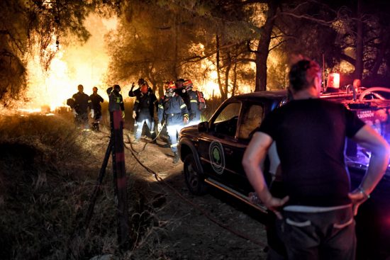 Νέο μήνυμα του 112 για την πυρκαγιά στο Σχίνο, για εκκένωση οικισμών