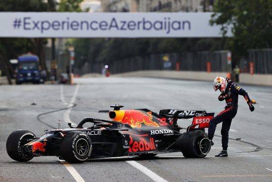 F1 Μπακού: Τι έσκισε το ελαστικό του Φερστάπεν;