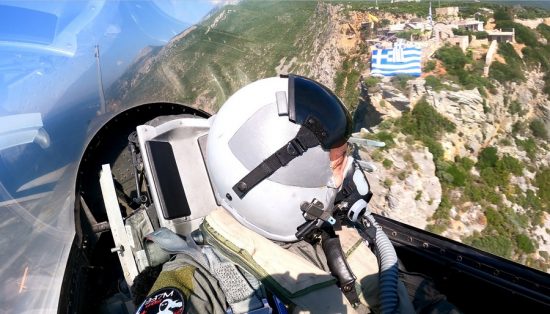 Κωνσταντίνος Φλώρος: Πέταξε με F-16 πάνω από το μνημείο του Νικόλαου Σιαλμά, στον Άγιο Ευστράτιο