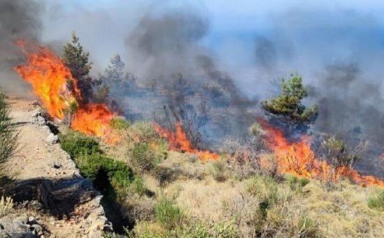 Φωτιά στα Κύθηρα στην περιοχή Γερακάρι