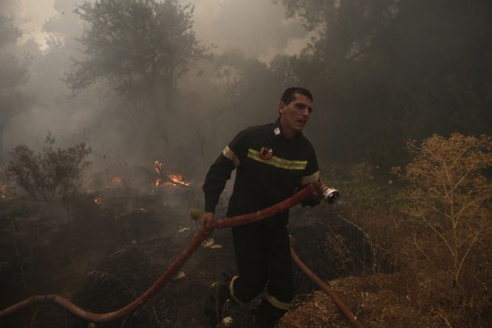 Φωτιά στη Σταμάτα: Ποινική δίωξη εις βάρος του 64χρονου μελισσοκόμου