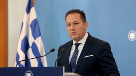 Πέτσας: Ανοιχτό το ενδεχόμενο για υποχρεωτικό εμβολιασμό στην εστίαση