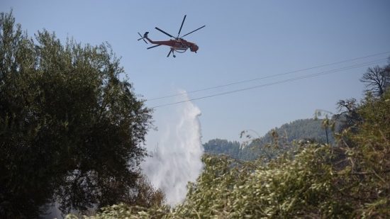 Φωτιά στην Ζήρια: Καλύτερη η κατάσταση – Ενισχύθηκαν τα εναέρια μέσα