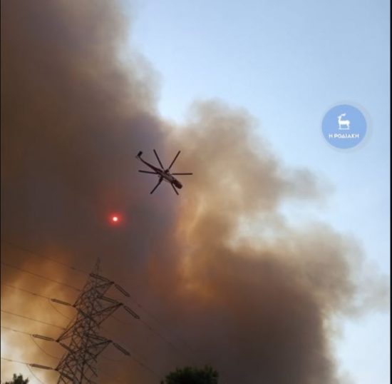 Φωτιές τώρα: Τέσσερα μέτωπα σε Ρόδο, Σουφλί, Αγρίνιο, Φάρσαλα (video)