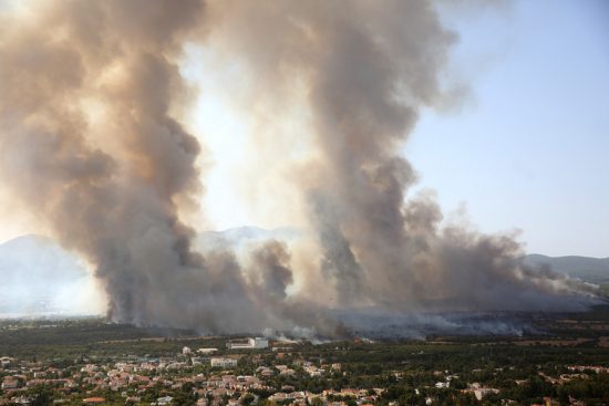 SOS από το Εθνικό Αστεροσκοπείο για τη φωτιά: Μείνετε σπίτι με ερμητικά κλειστά παράθυρα και πόρτες