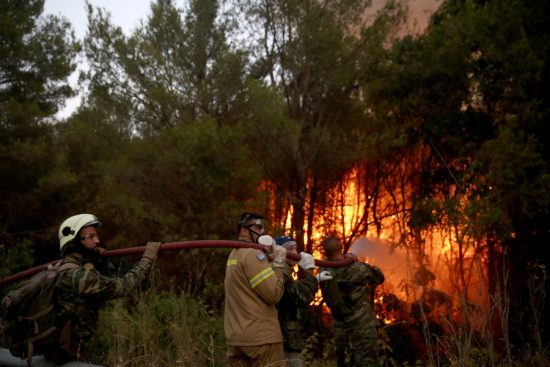 Φωτιές: Σε κρίσιμη κατάσταση δύο εθελοντές πυροσβέστες