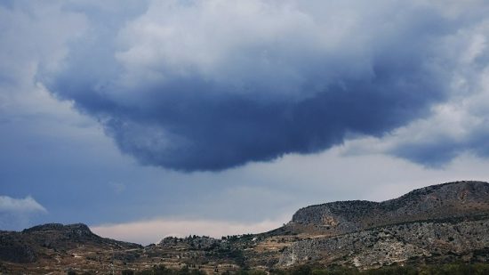 Απότομη επιδείνωση του καιρού, μετά τον παρατεταμένο καύσωνα – Βροχές σε Μακεδονία, Στερεά Ελλάδα και Αττική