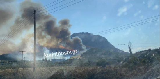 Φωτιά στην Αρχαία Κόρινθο – Μήνυμα του 112 για εκκένωση (video)