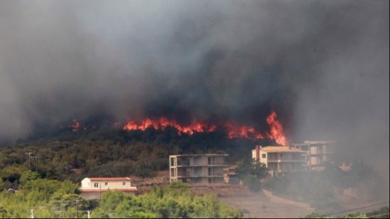 Φωτιά στα Βίλια: Εκκενώνεται και ο οικισμός Βενίζα – Δύσκολη νύχτα και για την Κερατέα