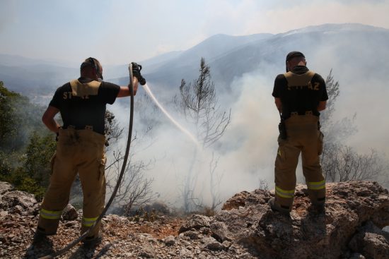 Δήμαρχος Μάνδρας για φωτιά στα Βίλια: Η αλλαγή του ανέμου χάλασε την προσπάθεια των προηγούμενων ωρών