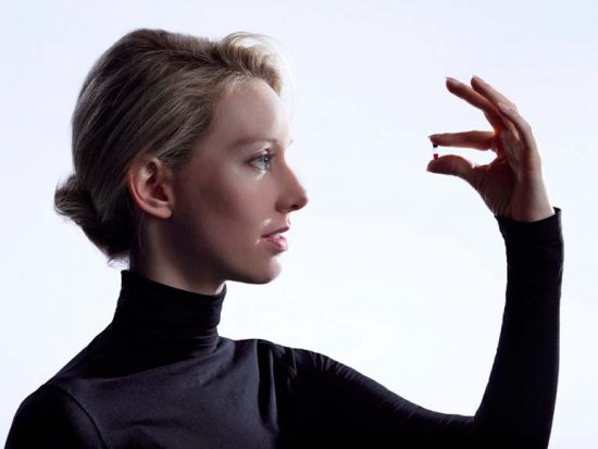 Theranos: Φυλάκιση 15 ετών για την Ελίζαμπεθ Χολμς πρότειναν οι εισαγγελείς