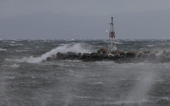 Ακυρώσεις δρομολογίων στα λιμάνια λόγω των ισχυρών ανέμων έως και 10 μποφόρ