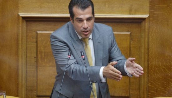 Πλεύρης: Η κυβέρνηση δεν θα διαπραγματευτεί τον εμβολιασμό των υγειονομικών