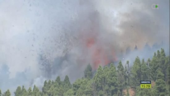 Έκρηξη ηφαιστείου στις Κανάριες Νήσους (video)