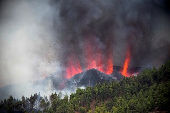 Ισλανδία: Σημαντικός ο κίνδυνος ηφαιστειακής έκρηξης – Εκκενώθηκε πόλη 3.000 κατοίκων