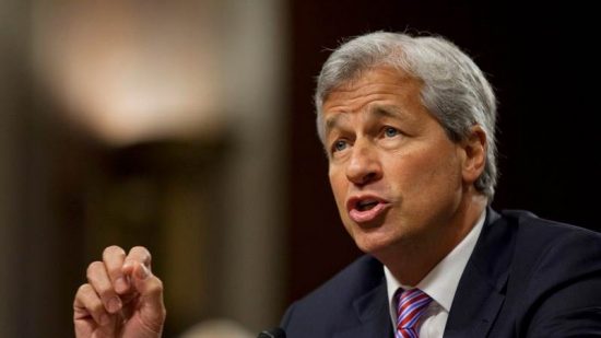 Jamie Dimon (JPMorgan): Οι ΗΠΑ μπορεί να βιώσουν μια «σκληρή προσγείωση»