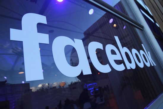 Facebook: Επανέρχονται από το πολύωρο blackout οι πλατφόρμες της εταιρείας (upd)