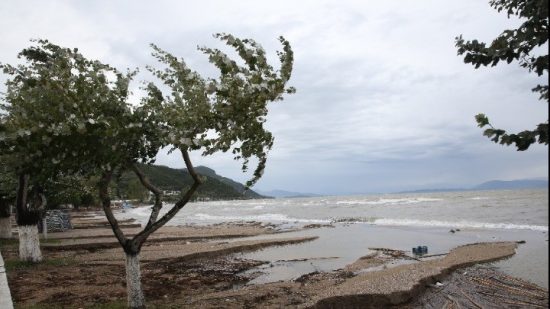 Meteo: Τοπικές βροχές αύριο στα ανατολικά ηπειρωτικά και νότια νησιωτικά τμήματα, χιονοπτώσεις και πτώση της θερμοκρασίας