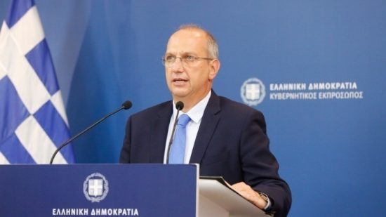 Οικονόμου: Υπάρχει ουσιαστική ανάγκη να εμβολιαστεί μαζικά ο κόσμος με την τρίτη δόση