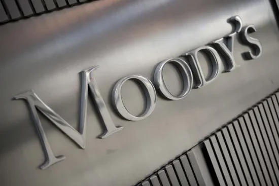 Ο Moody’s προβλέπει για το ελληνικό χρέος μία από τις μεγαλύτερες μειώσεις παγκοσμίως