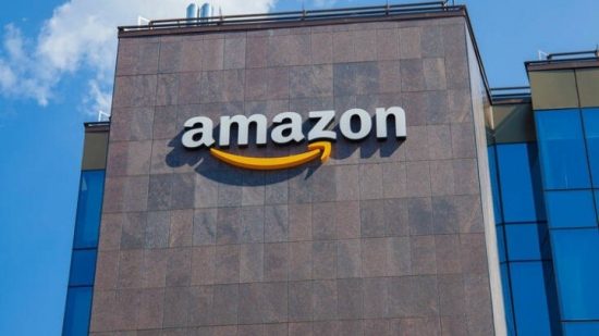 Amazon: Επιβάλλει νέα προμήθεια στους εμπόρους για τις εορτές λόγω πληθωρισμού