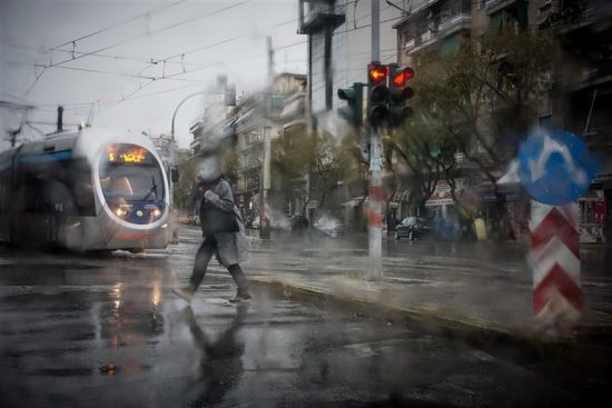 Κακοκαιρία Elias: Κυκλοφοριακές ρυθμίσεις σε Προαστικό και Τραμ