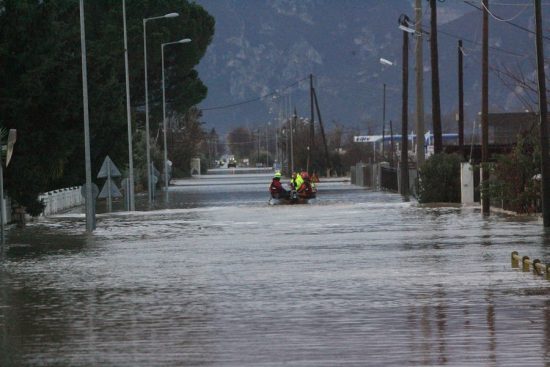 Κακοκαιρία Elias: Ζημιές στη Βόρεια Εύβοια – Ξεκίνησε να υπερχειλίζει ο Σπερχειός