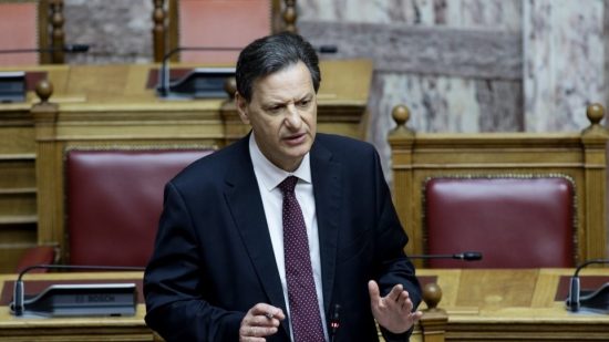 Σκυλακάκης: Η λήψη περιοριστικών μέτρων δεν σημαίνει επιβολή νέου lockdown