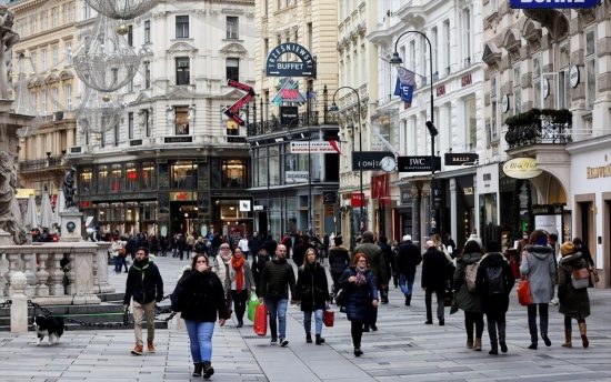 Αυστρία: Αυστηρότερα μέτρα λόγω της Όμικρον για την εστίαση, θα κλείνουν από τις 22:00