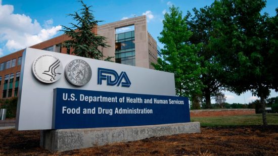 FDA: Άδεια για αναμνηστική δόση με το εμβόλιο της Pfizer και σε παιδιά από 12 ετών