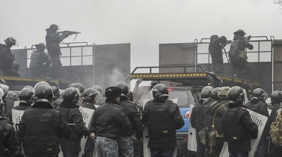 Χάος στο Καζακστάν: Διαδηλωτές κατά των αυξήσεων στα καύσιμα κατέλαβαν το αεροδρόμιο στο Αλμάτι