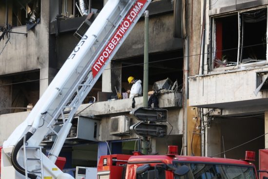 Κλειστή παραμένει η λεωφόρος Συγγρού, έλεγχοι στα δίκτυα φυσικού αερίου –  Πιθανόν από φιάλη υγραερίου η έκρηξη