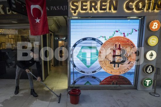 Κρυπτονομίσματα: Άνοδος για Bitcoin και Ether με μοχλό τα κέρδη της Amazon