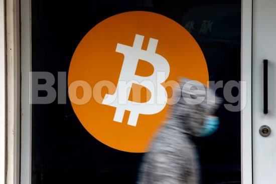 Το Bitcoin χάνει έδαφος – Εκτιμήσεις για διολίσθηση στα 30.000 δολάρια