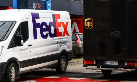 UPS και FedEx σταματούν τις υπηρεσίες διανομής σε Ρωσία και Ουκρανία