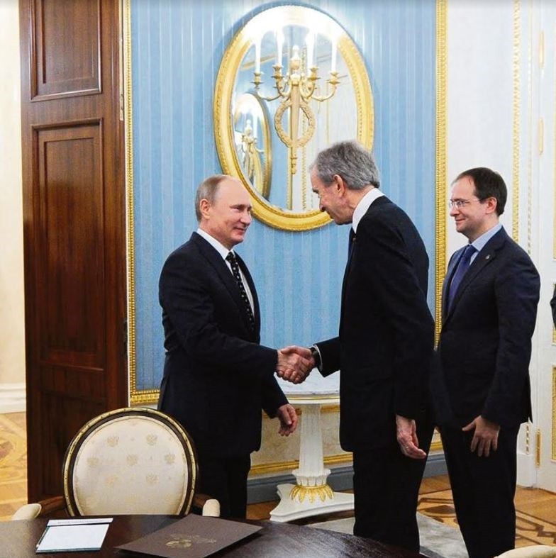 Ο Μπερνάρ Αρνό με τον Βλαντιμίρ Πούτιν