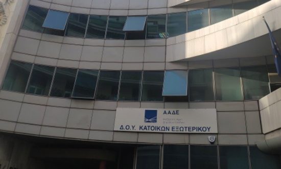 Αυλαία για τους ιερούς πλειστηριασμούς της Μονής Εμμαούς, γνωστής για το σκάνδαλο υπεξαίρεσης