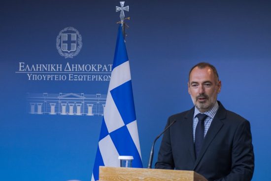 Κατσανιώτης στο Mononews: Πώς θα φθάσει το Άγιο Φως στην Ελλάδα