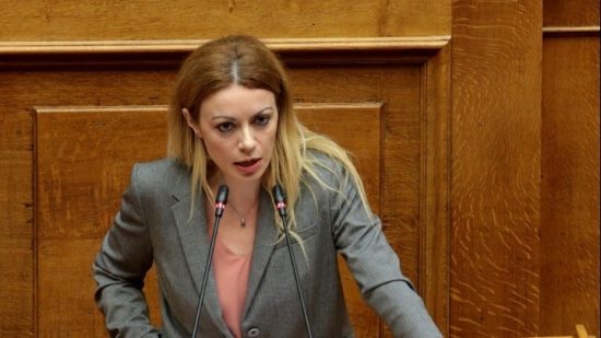 Με επτά βουλευτές έμεινε ο Βαρουφάκης – Ανεξαρτητοποιήθηκε και η Αγγελική Αδαμοπούλου