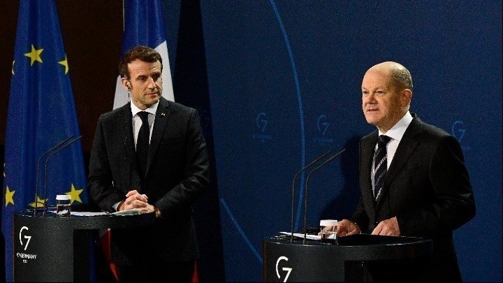 Ο Γάλλος πρόεδρος Εμανουέλ Μακρόν και ο Γερμανός καγκελάριος Όλαφ Σολτς 