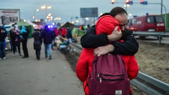 Ουκρανία: Επιτρέπεται σε ιδιωτικής χρήσης αυτοκίνητα να φύγουν από τη Μαριούπολη