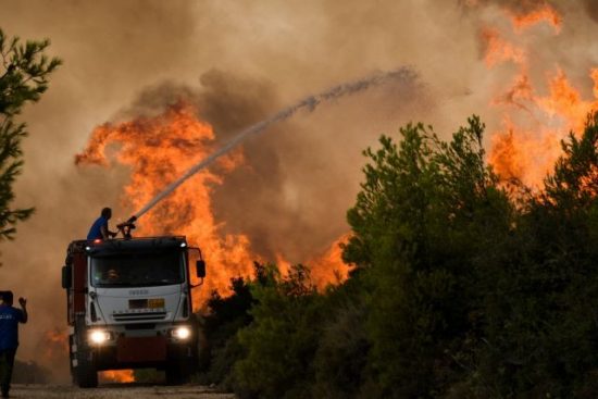 Υπό μερικό έλεγχο η πυρκαγιά στις Αχαρνές Αττικής