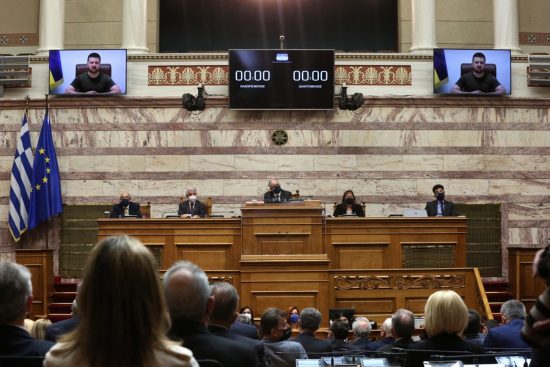 Άρθρο παρέμβαση: Τι έμεινε από την ομιλία Ζελένσκι στη Βουλή; Η γκάφα του Τασούλα και η εθνική μιζέρια μας