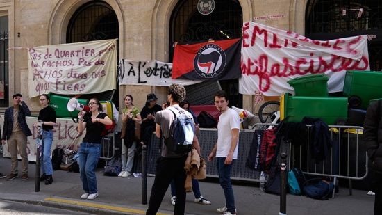 Δακρυγόνα από την αστυνομία στην πορεία κατά της ακροδεξιάς στο Παρίσι