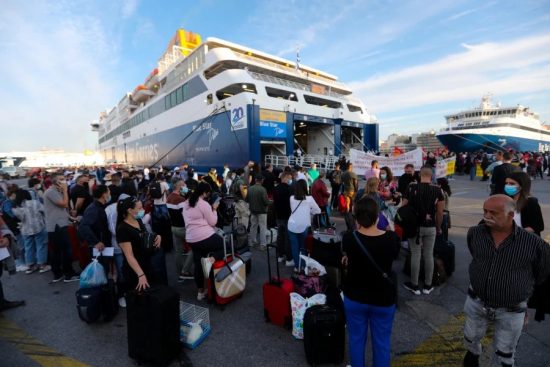 Την Μεγάλη Παρασκευή αναχώρησαν από το λιμάνι του Πειραιά 13.177 επιβάτες για το Πάσχα