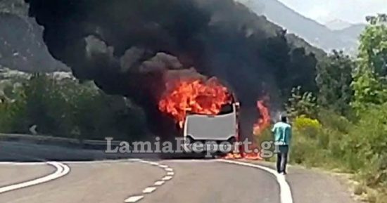 Φωτιά σε τουριστικό λεωφορείο στον Μπράλο