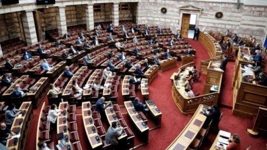 Βουλή: Εγκρίθηκε το νομοσχέδιο για τις φορολογικές και τελωνειακές ρυθμίσεις